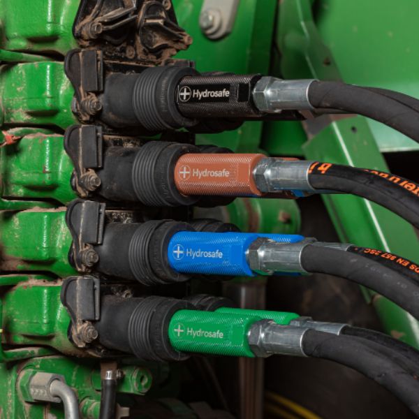 Colored handles for hydraulic hoses in agriculture
